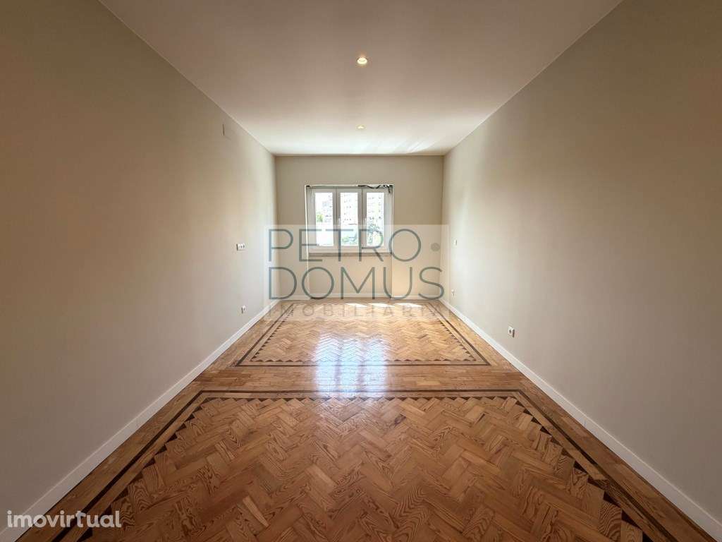 T2 TOTALMENTE REMODELADO EM CONDOMÍNIO COM PISCINA - PENHA DE FRANÇA - Grande imagem: 2/19