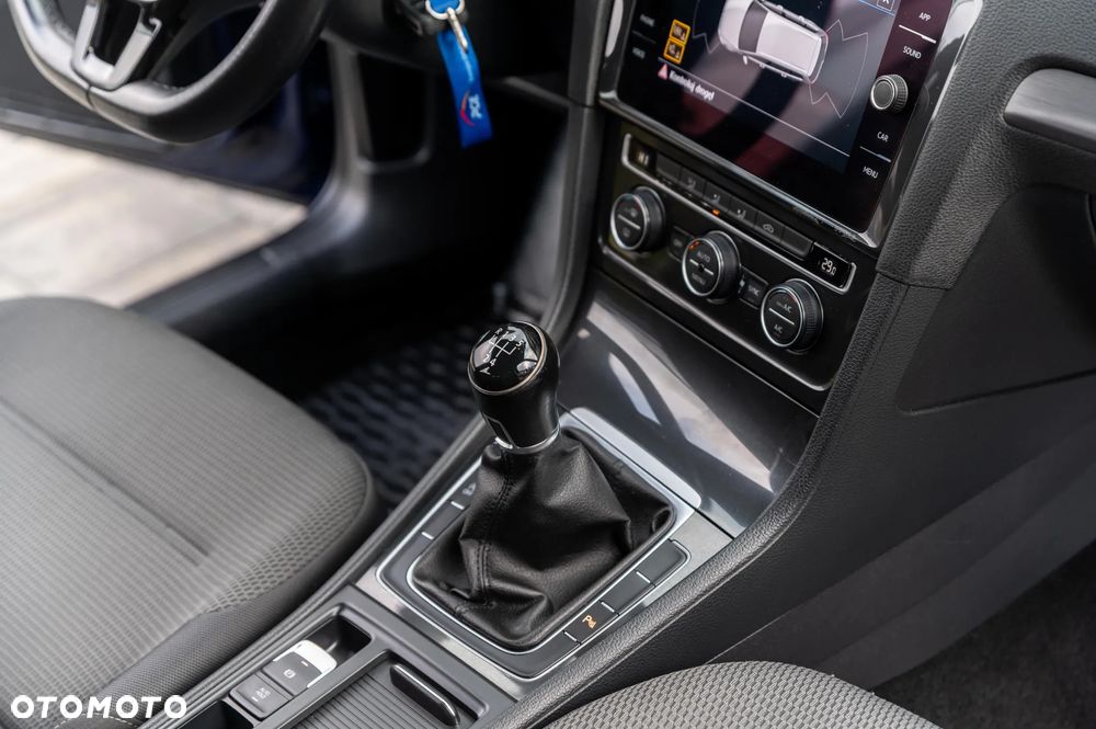 Volkswagen Golf - 26