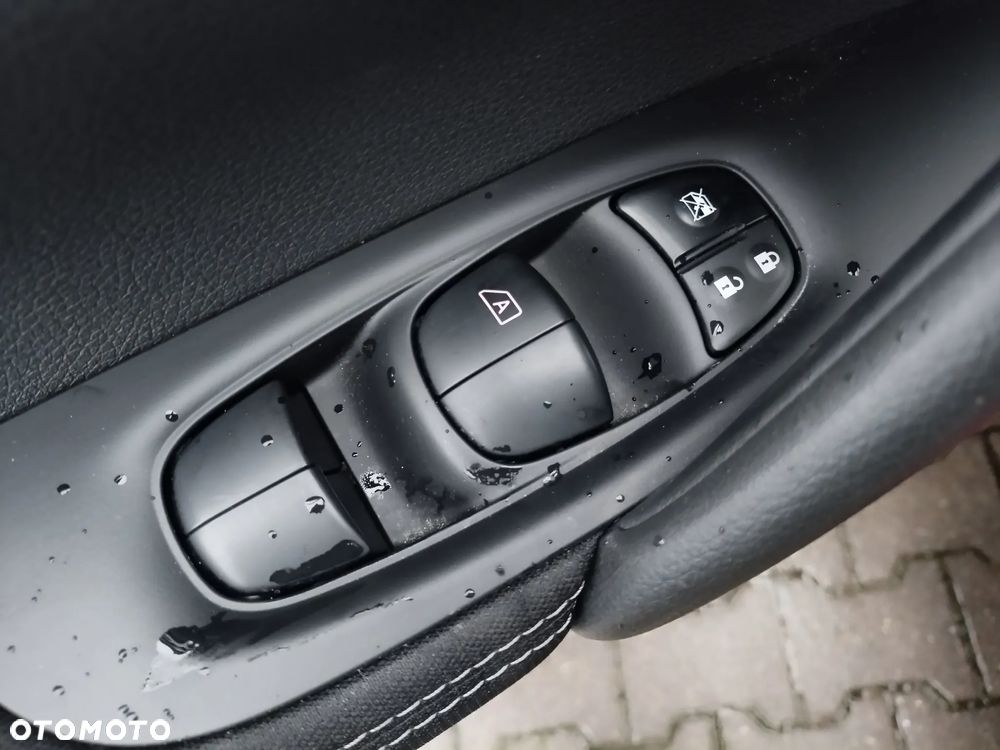 Nissan Qashqai 1.6 DIG-T N-Connecta - 16