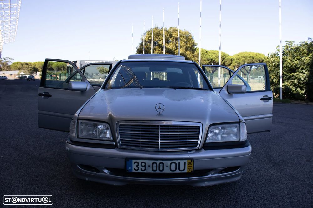 Mercedes-Benz C 180 - 11