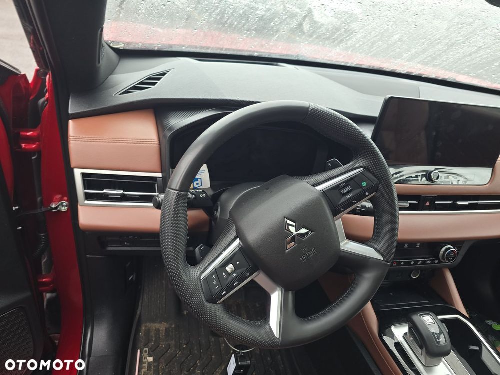 Mitsubishi Outlander - 9
