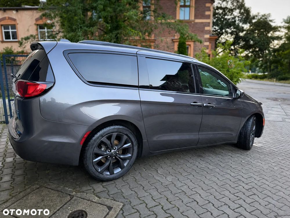 Chrysler Pacifica - 18