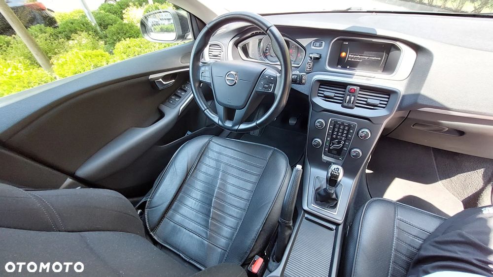 Volvo V40 D2 Drive-E Momentum - 10
