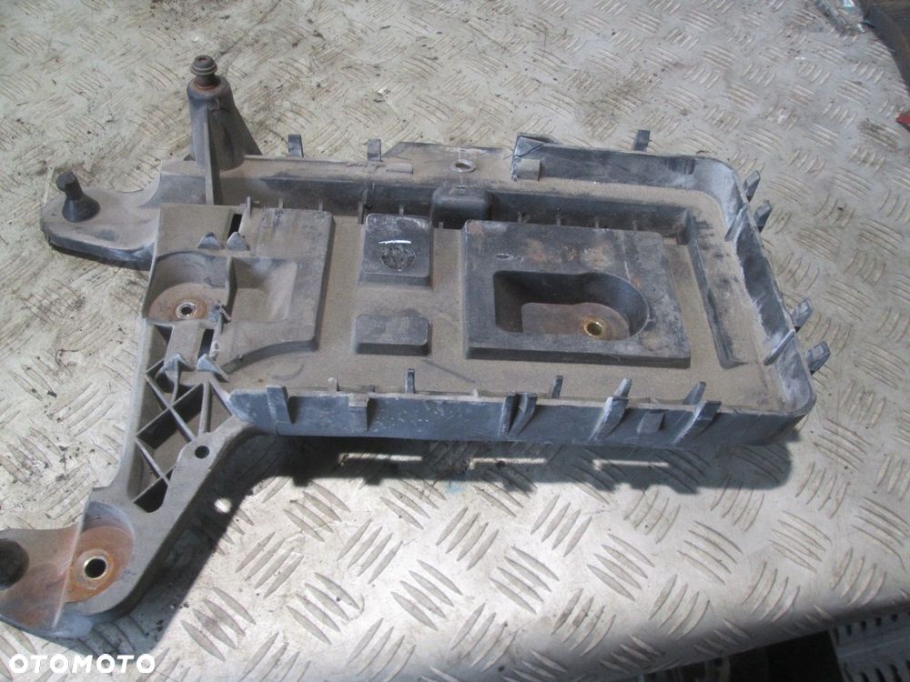 PODSTAWA AKUMULATORA VW GOLF V - 1