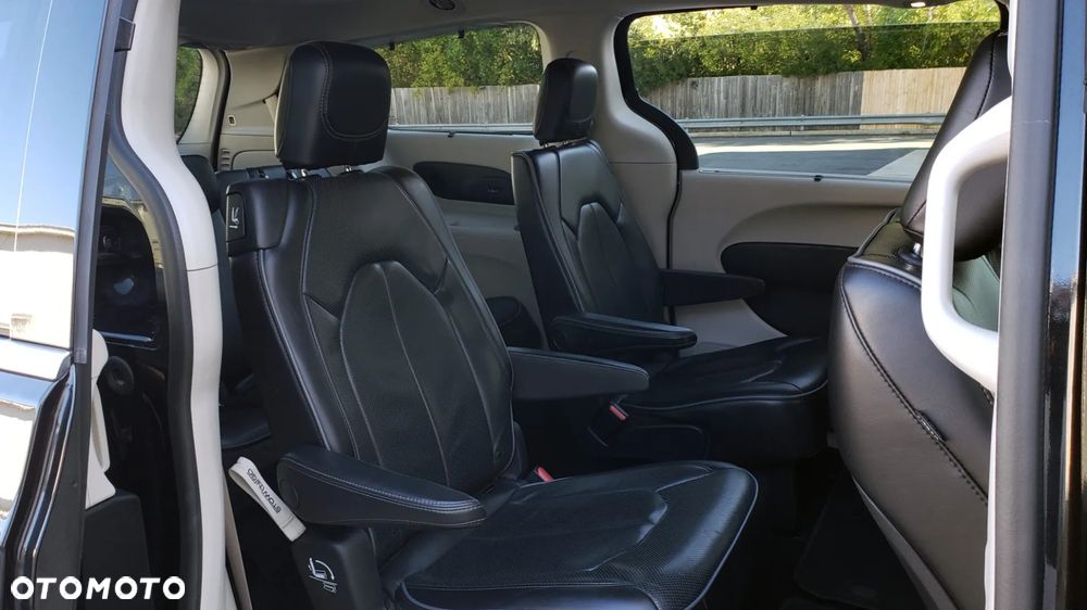 Chrysler Pacifica - 28