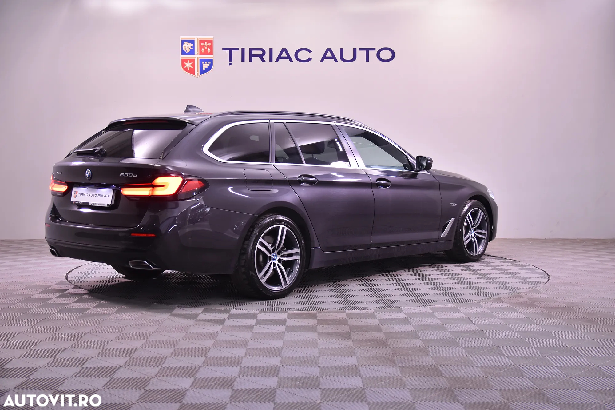 BMW Seria 5 530e xDrive Touring Aut. - 5
