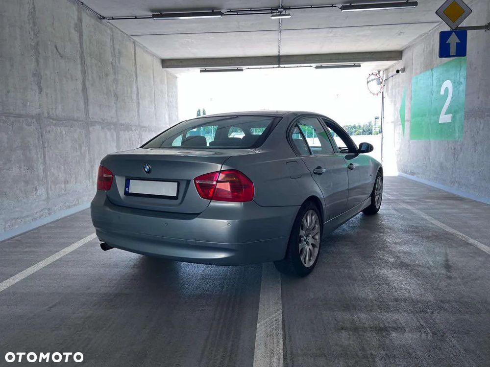 BMW Seria 3 318i - 4