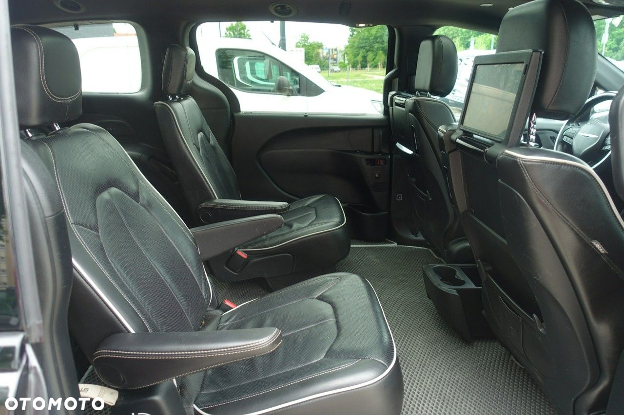 Chrysler Pacifica - 23