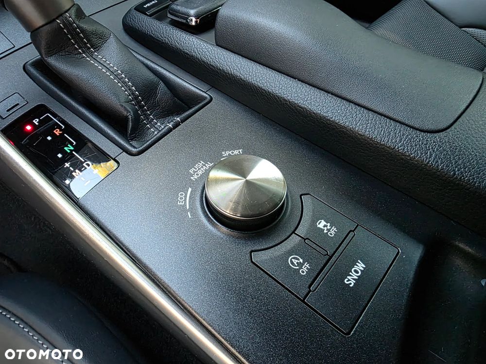 Lexus IS 200t Sport Line - 33