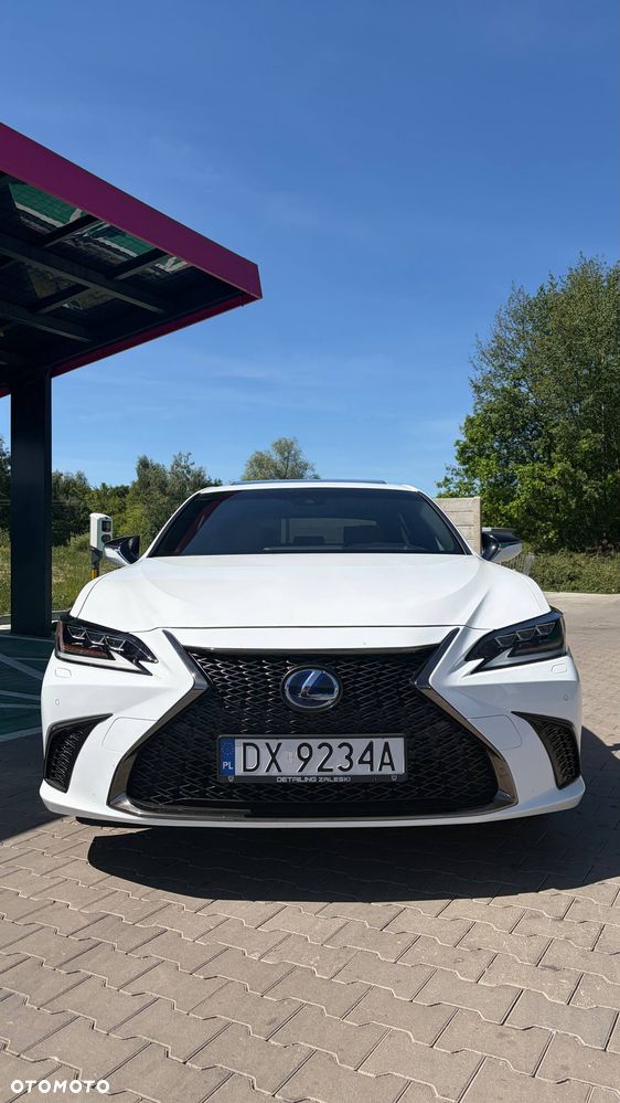 Lexus ES 300h F Sport Edition - 4