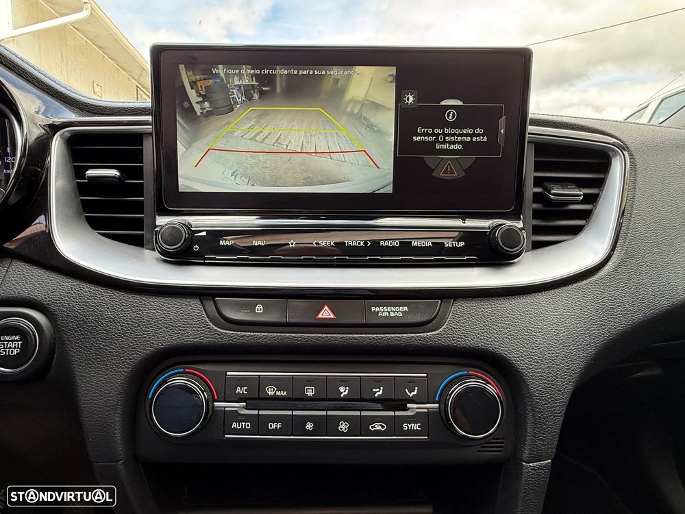 Kia Ceed SW 1.6 CRDi MHEV Drive+SRF - 30