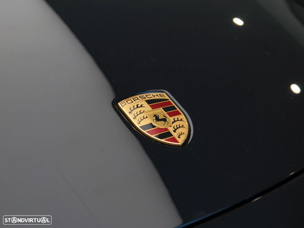 Porsche Taycan Cross Turismo 4 - 32