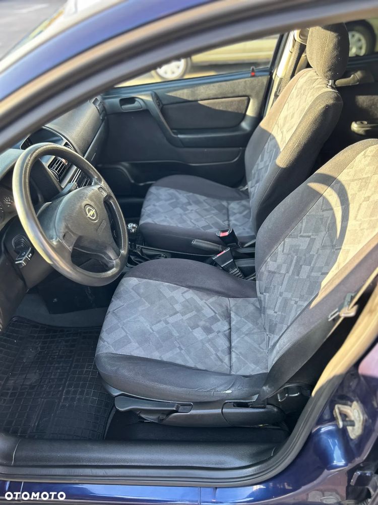 Opel Astra 1.4 Club - 11