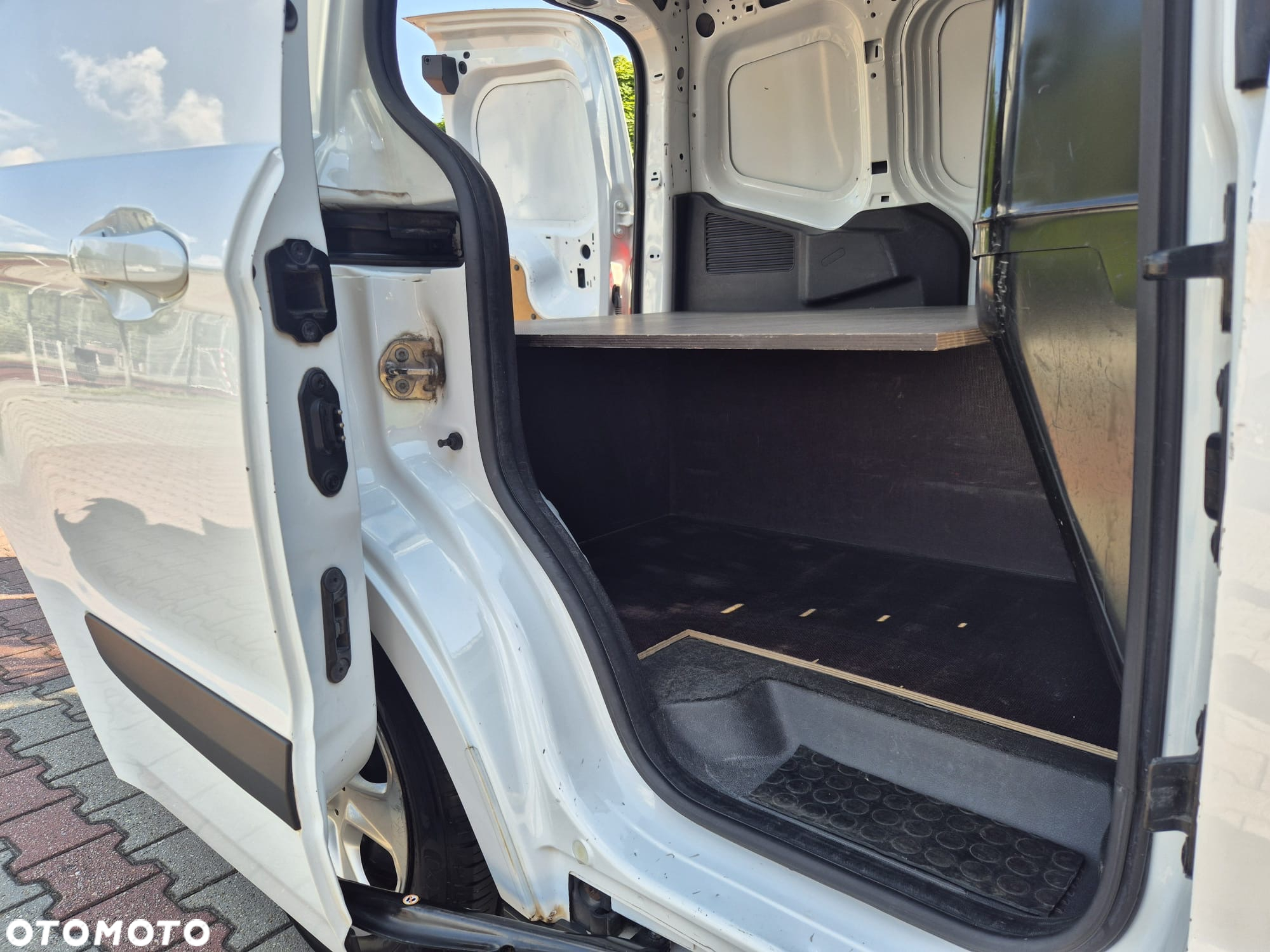 Ford Transit Courier - 12