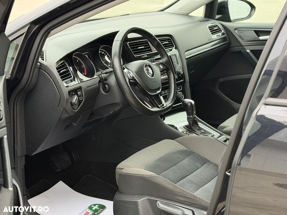 Volkswagen Golf - 28