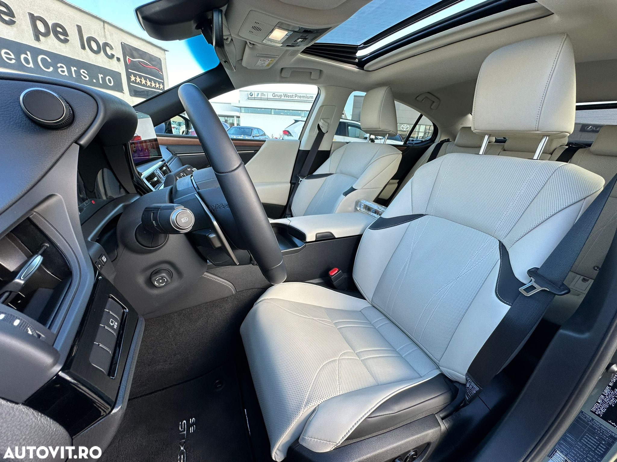 Lexus Seria ES 300h 2.5 TNGA HV 25H- 4X2 CVT Executive - 26