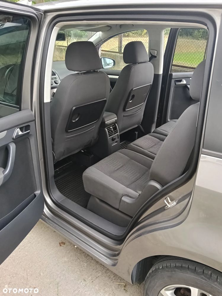 Volkswagen Touran 2.0 TDI Highline - 15
