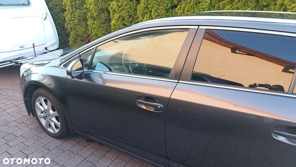 Toyota Avensis 2.0 D-4D Active - 5