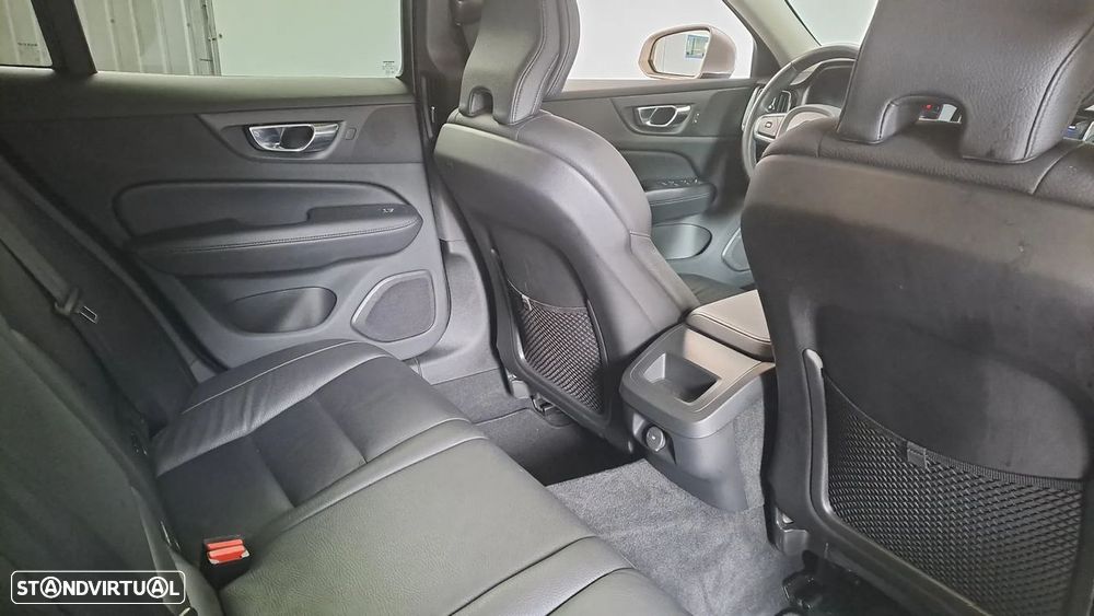 Volvo V60 2.0 B4 Momentum Core Geartronic - 13