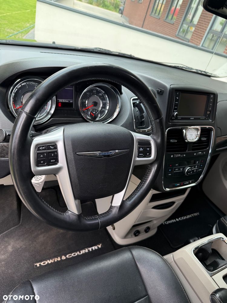 Chrysler Town & Country 3.6 Limited - 20