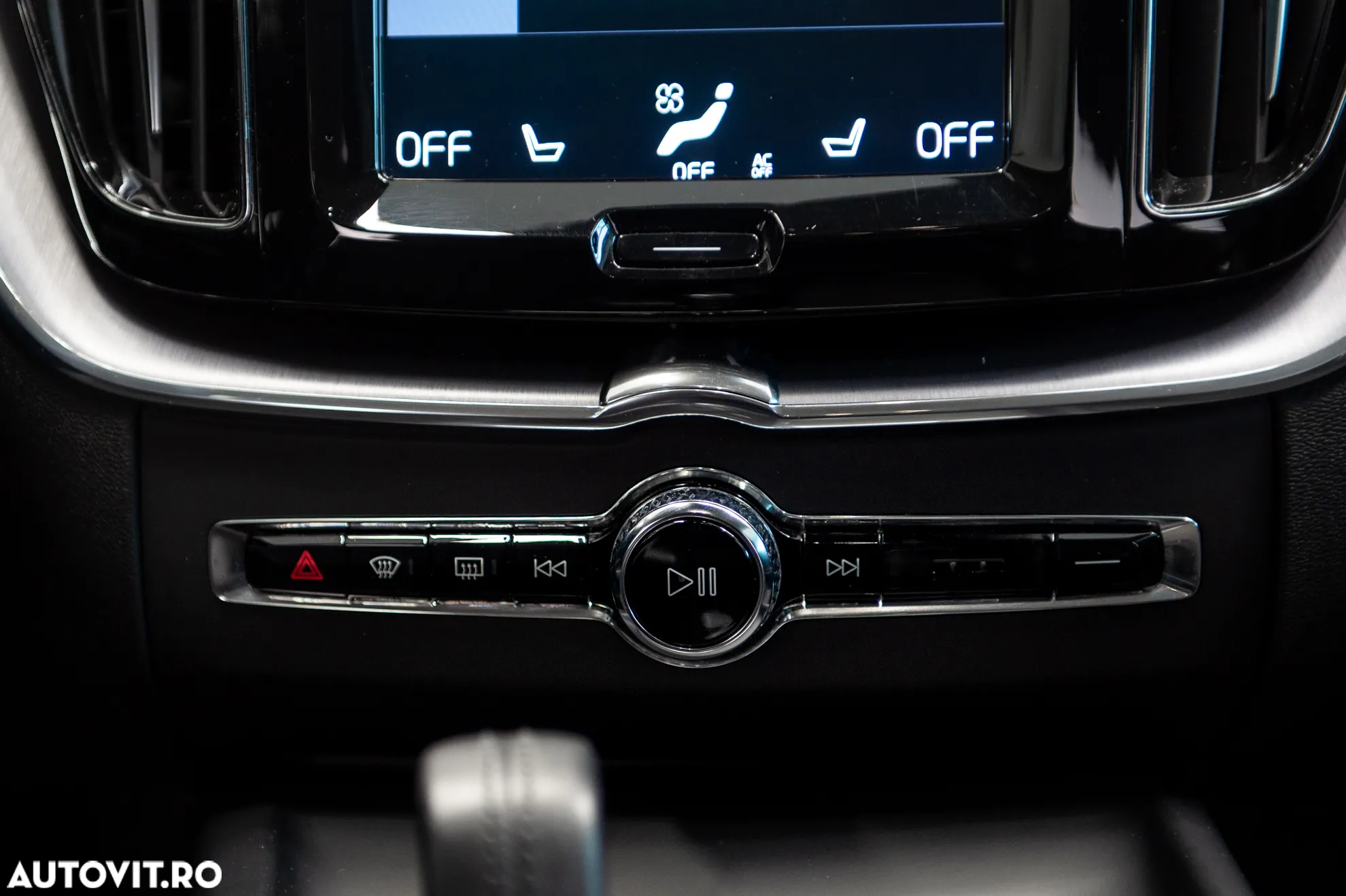 Volvo XC 60 B4 MHEV AWD Momentum Pro - 23