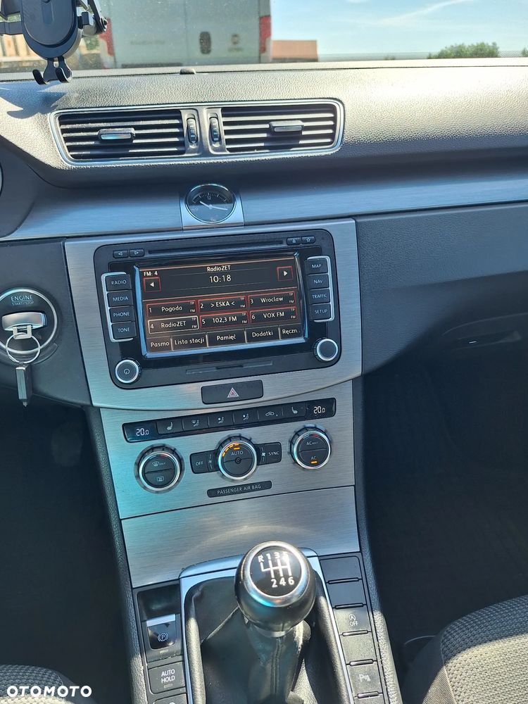 Volkswagen Passat 1.6 TDI BlueMotion Technology Comfortline - 19