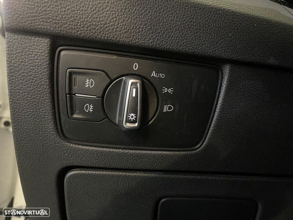 VW Passat Variant 2.0 TDi Elegance DSG - 28