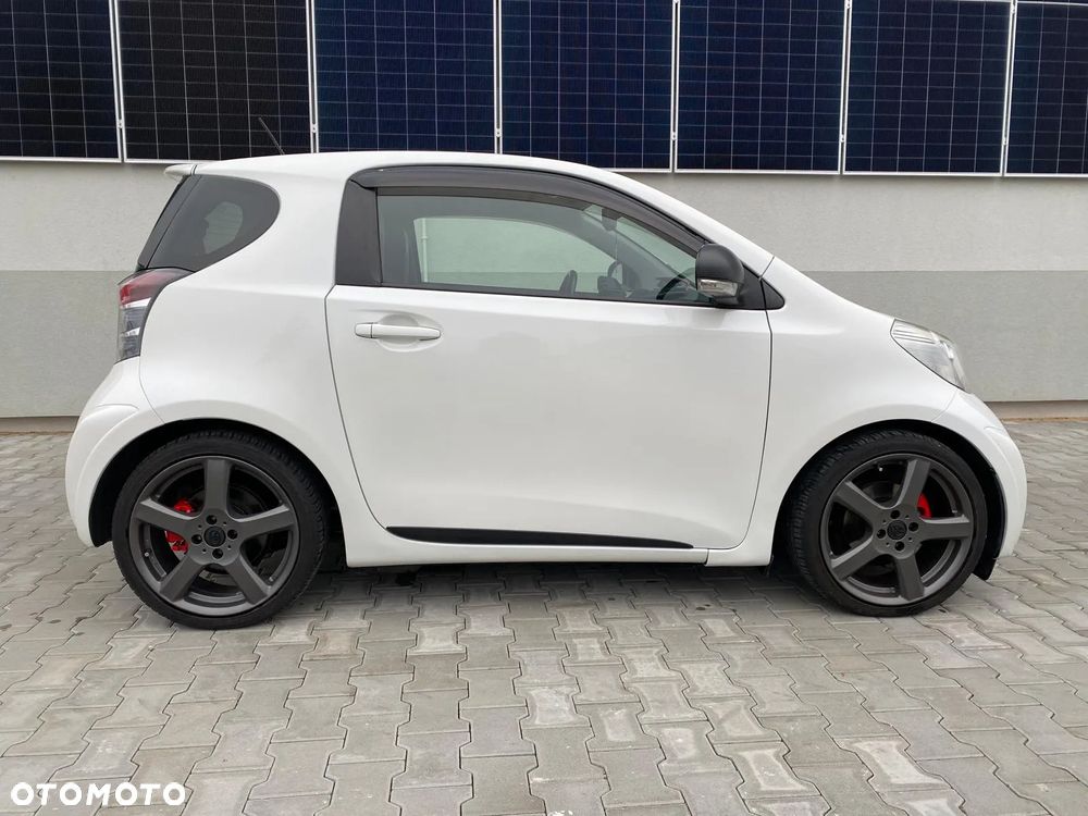 Toyota iQ - 6