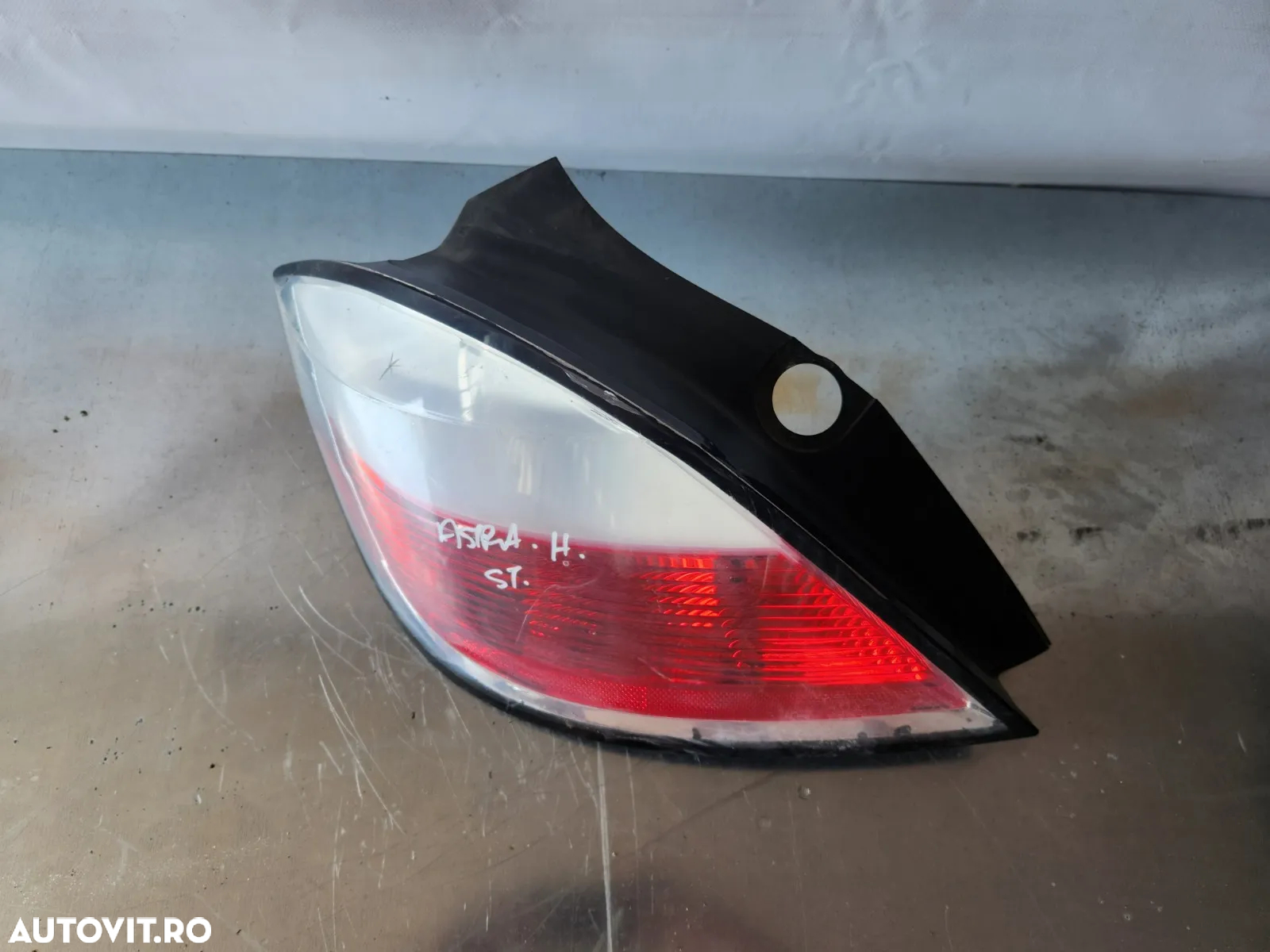 Stop Tripla Lampa Stop Stanga Opel Astra H Hatchback Mic Defect - Dezmembrari Arad - 5