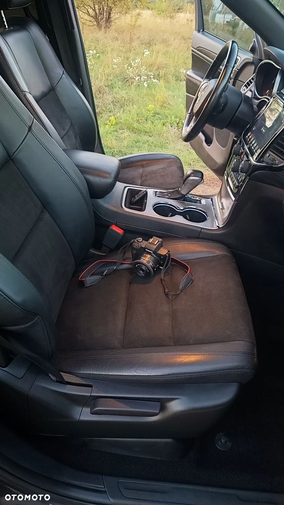Jeep Grand Cherokee - 33