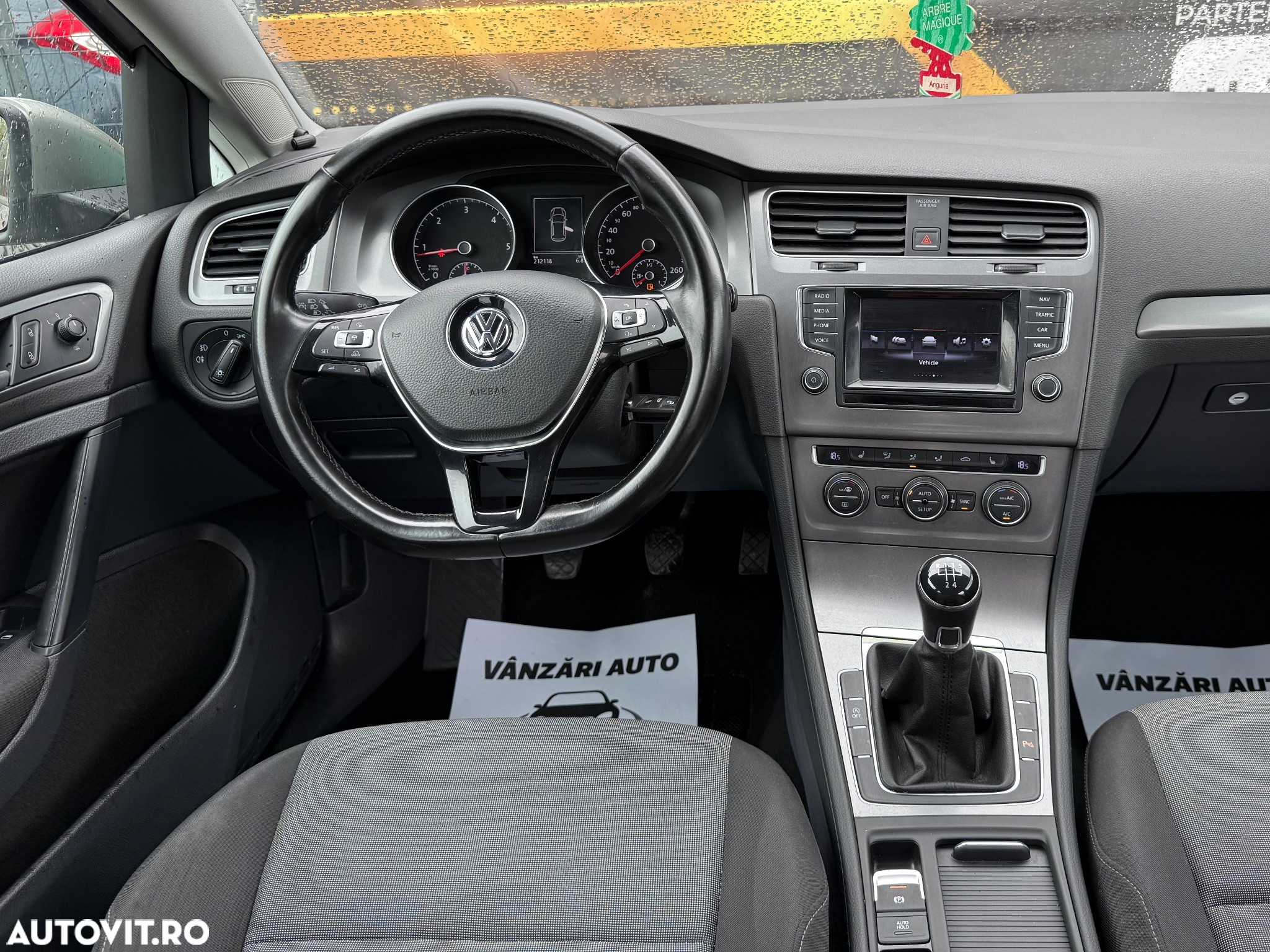 Volkswagen Golf 1.6 TDI BMT Comfortline - 18
