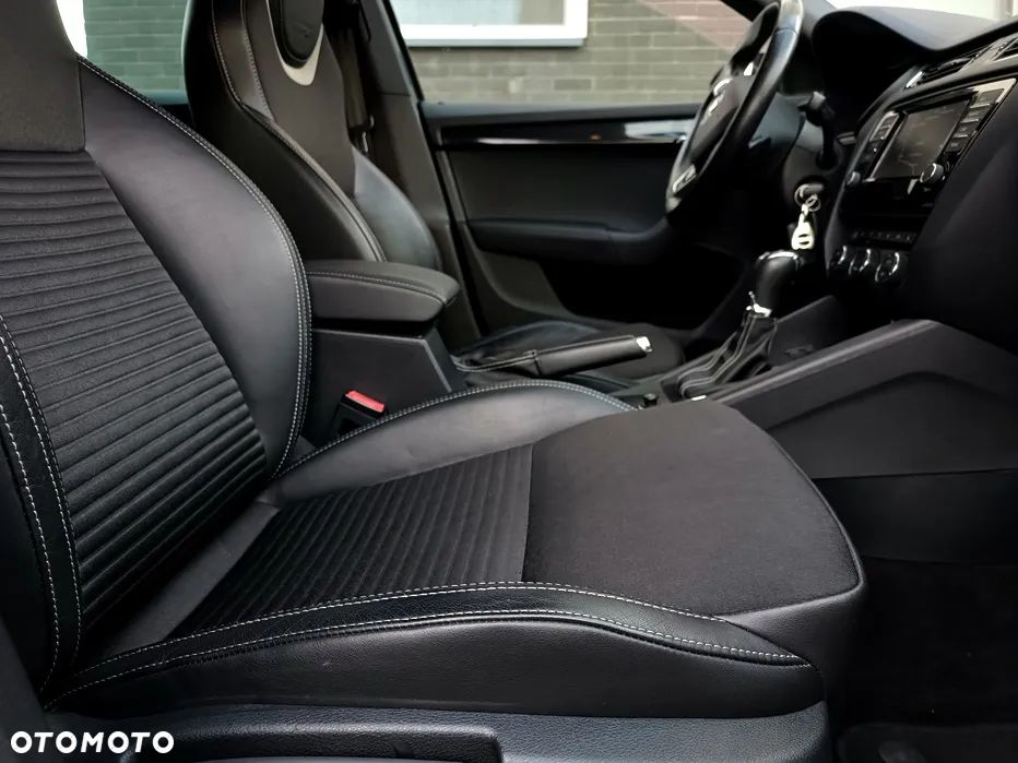 Skoda Octavia 2.0 TDI DSG RS - 28