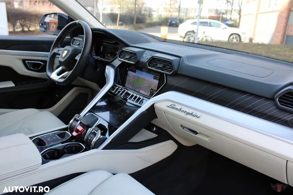 Lamborghini URUS Standard - 11