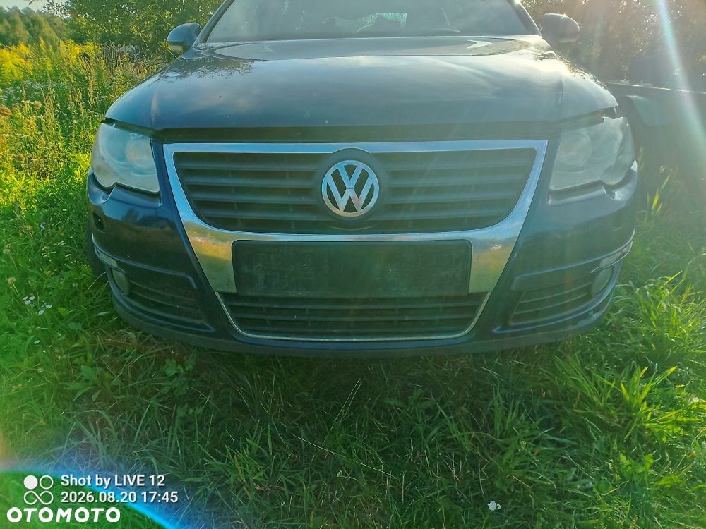 Volkswagen Passat - 1