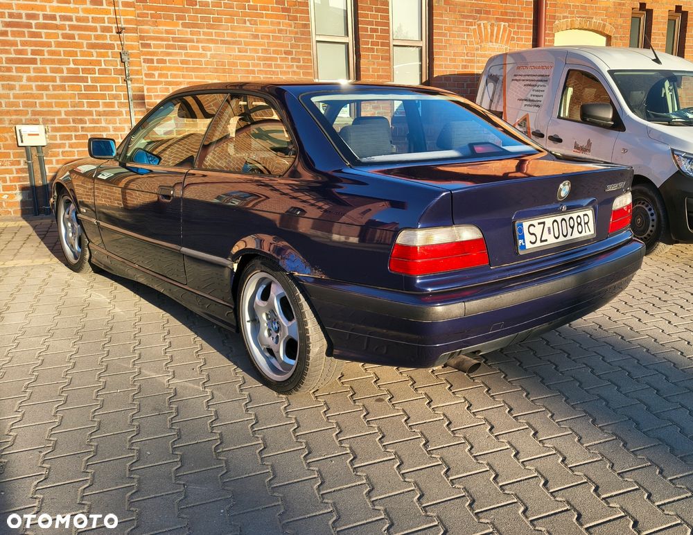 BMW Seria 3 323i - 5