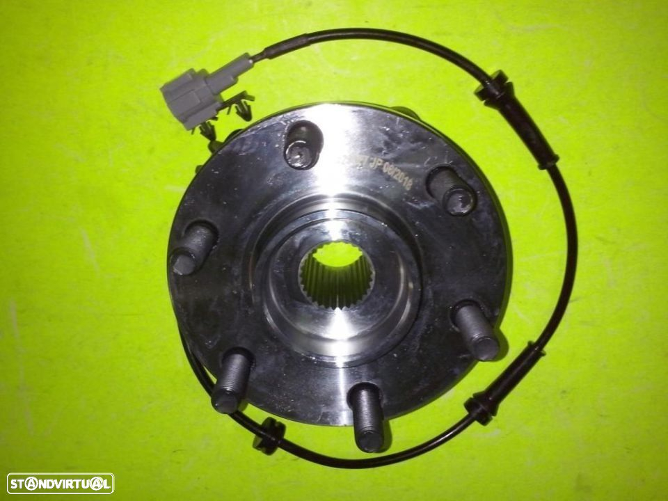 Cubos de roda frente Nissan Navara D40 NOVOS - 2
