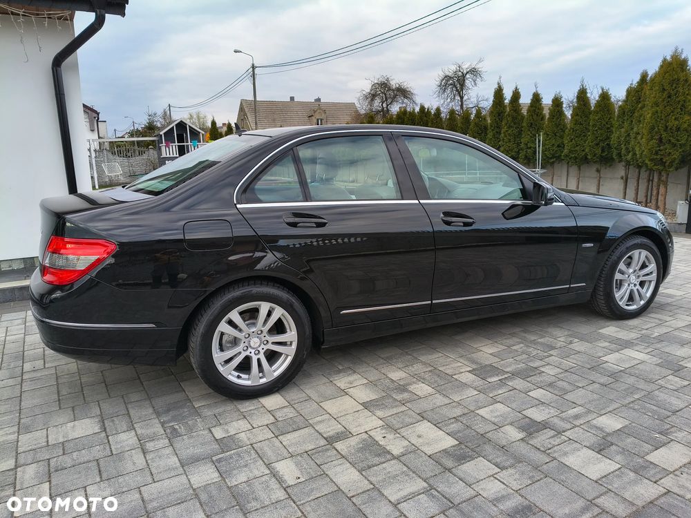 Mercedes-Benz Klasa C 180 Kompressor BlueEFFICIENCY Avantgarde - 28