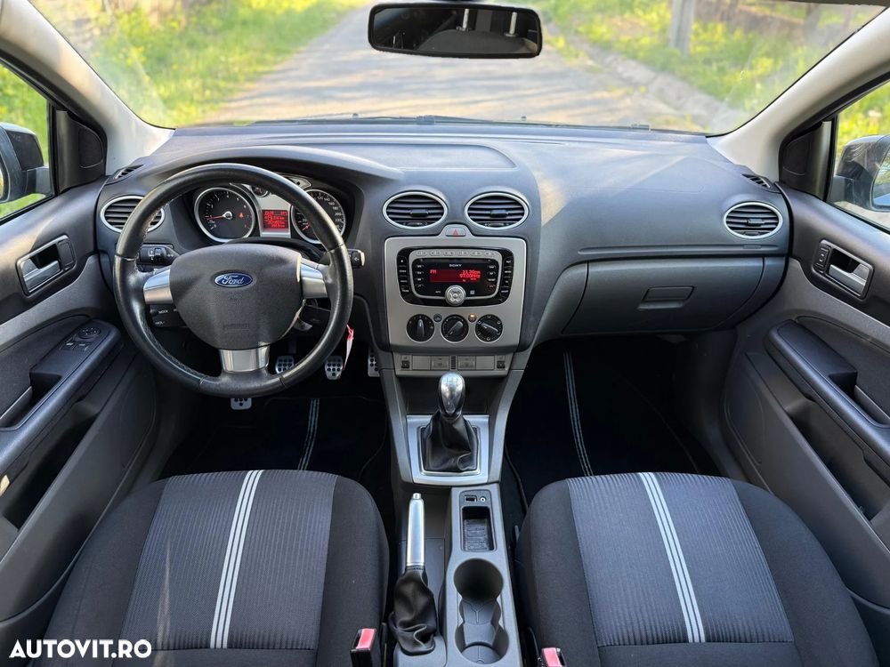 Ford Focus 1.6i 16V Trend - 8