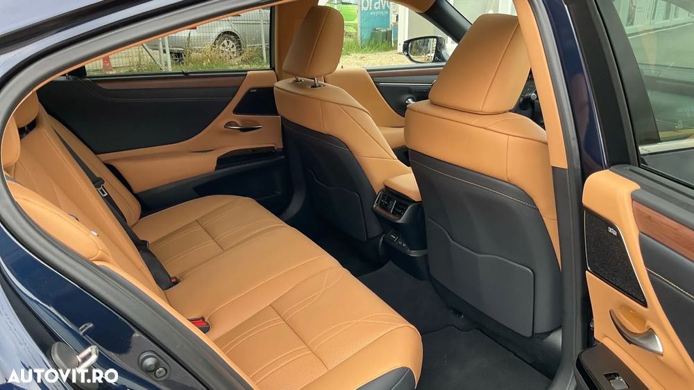 Lexus Seria ES 300h 2.5 TNGA HV 25H- 4X2 CVT Luxury - 14