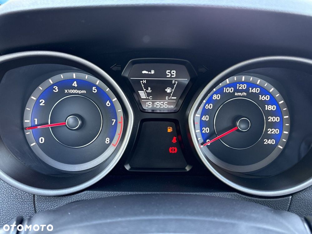 Hyundai Elantra 1.6 Classic + - 20