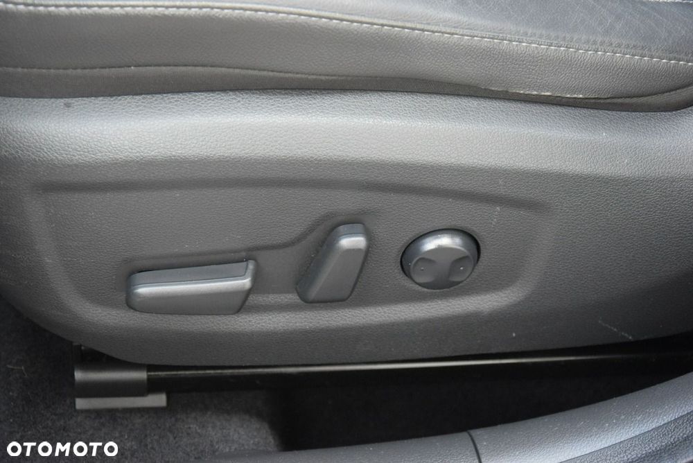 Hyundai i30 1.6 D Premium - 35