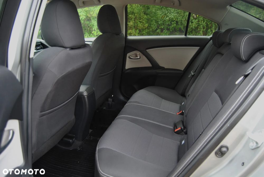 Toyota Avensis 1.8 Sol NAVI - 6