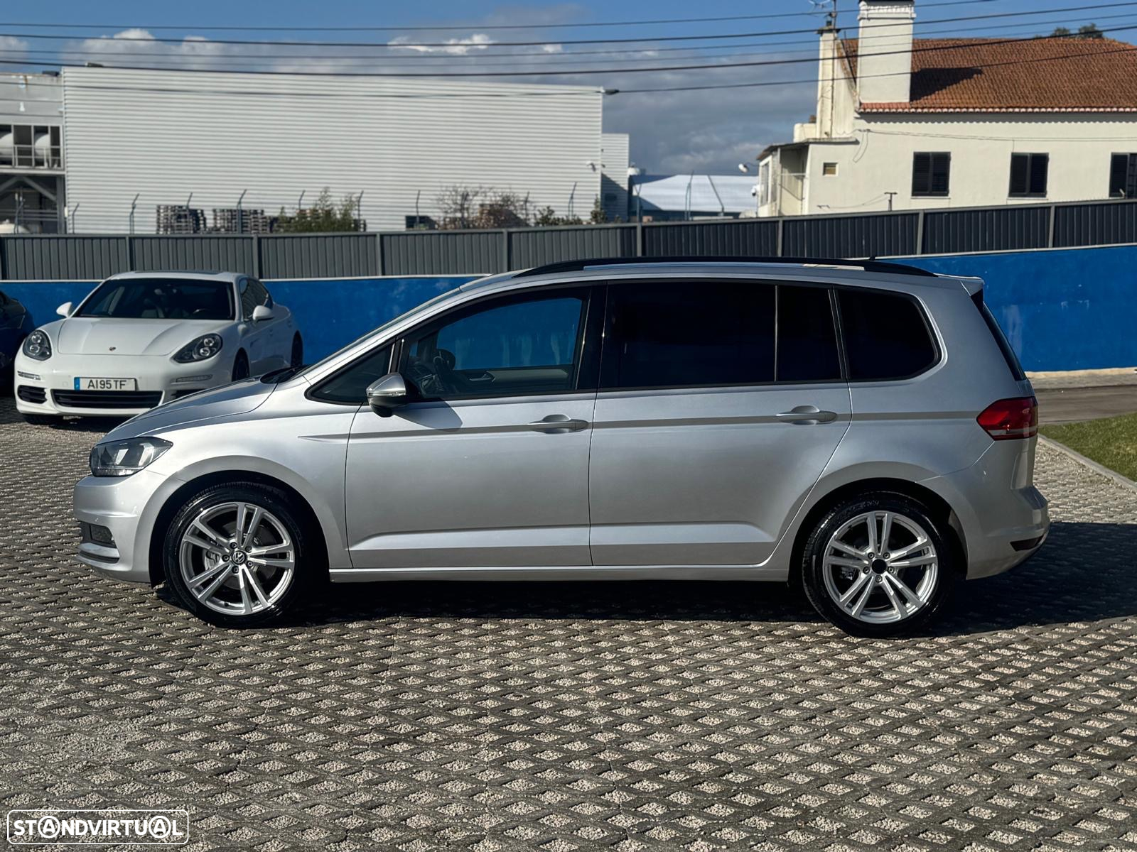 VW Touran 1.6 TDI Confortline DSG - 6