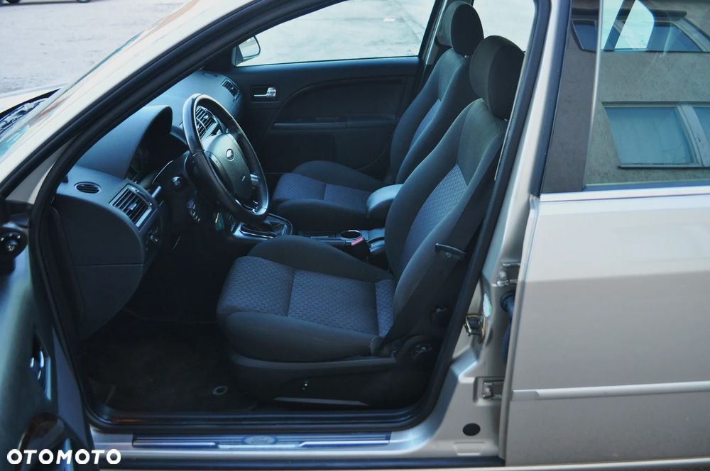 Ford Mondeo 1.8 Ghia - 20