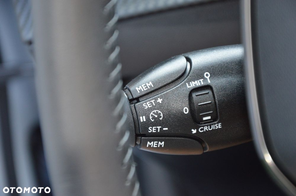Peugeot 208 PureTech 100 Allure - 35