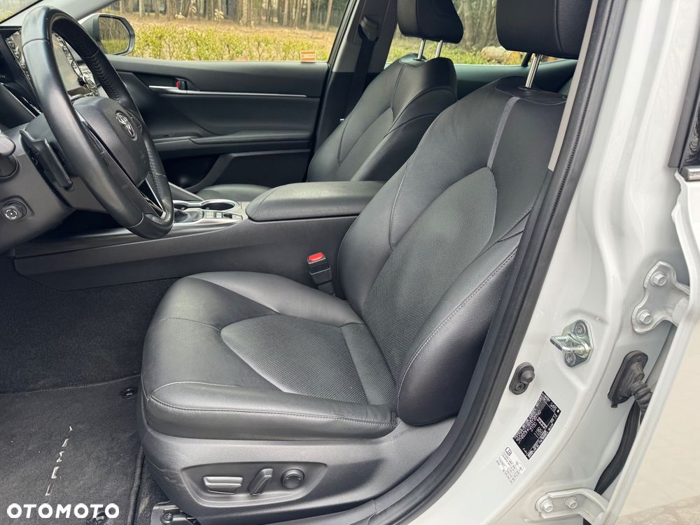 Toyota Camry 2.5 Hybrid Executive CVT - 26