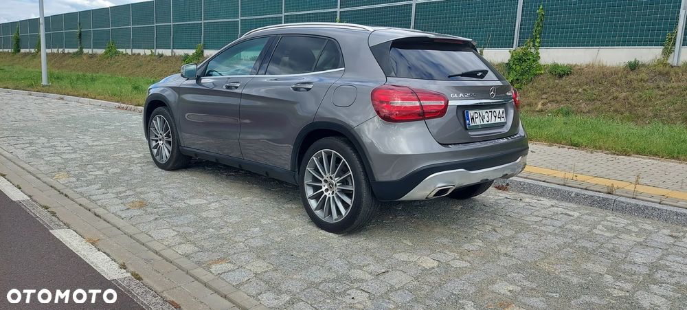 Mercedes-Benz GLA 250 4Matic 7G-DCT UrbanStyle Edition - 5