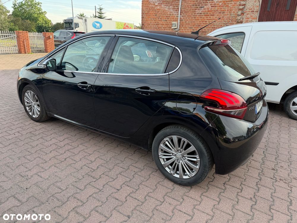 Peugeot 208 - 6