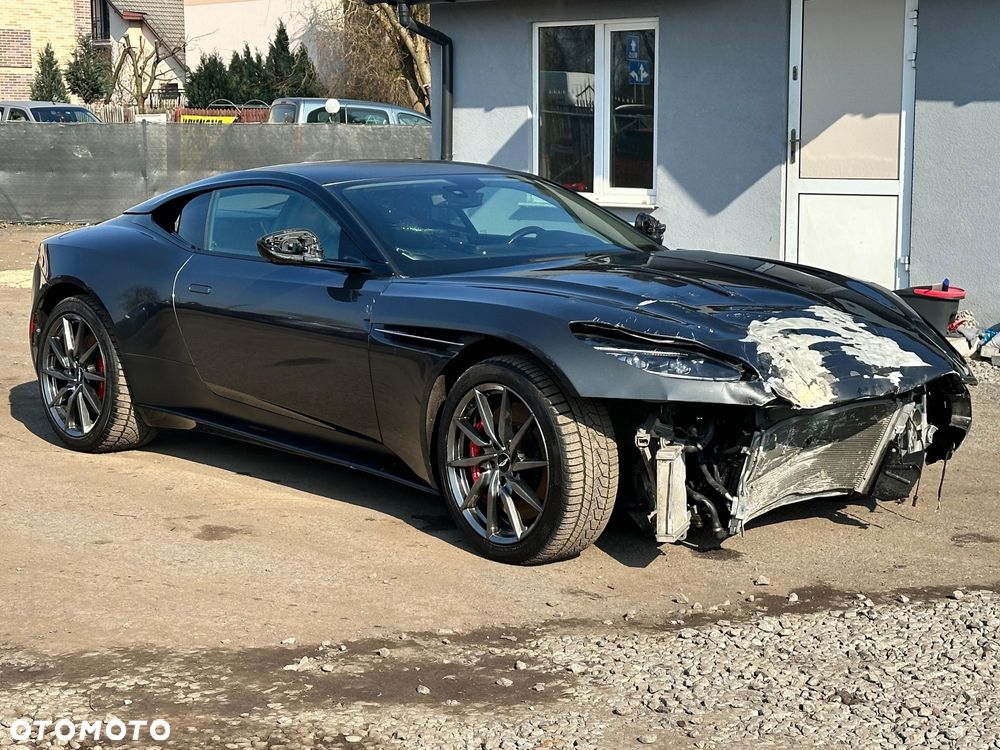 Aston Martin DB11 - 5