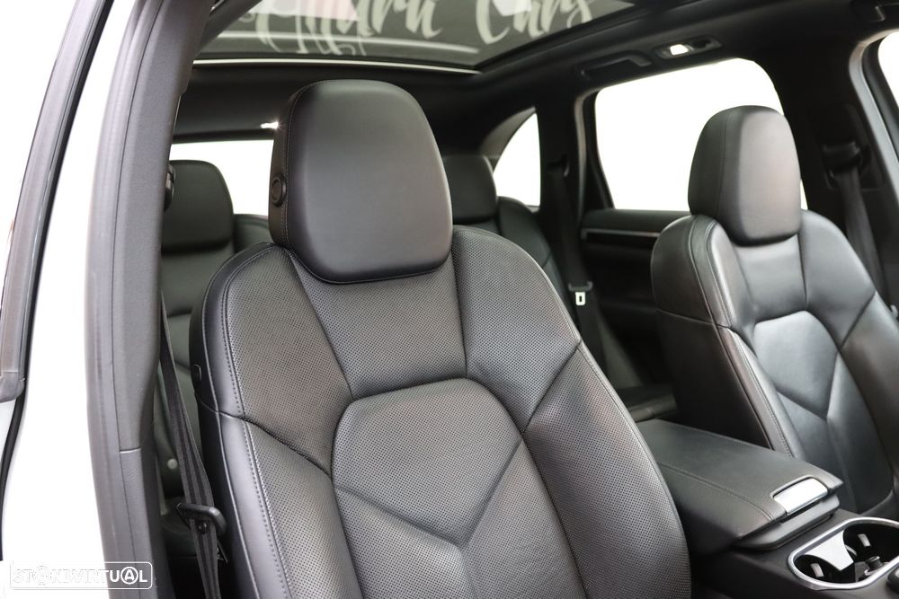 Porsche Cayenne - 23